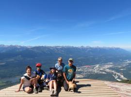 Friendly Footprint, מלון בגולדן