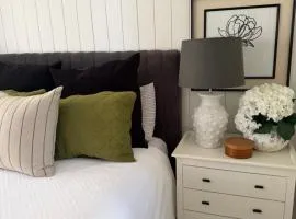 Adorable one bedroom studio with outdoor fire pit