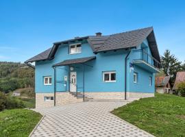 4 - Bedroom House With Hot Tub & Sauna - Happy Rentals, Hotel in Desinić