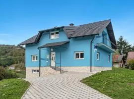4 - Bedroom House With Hot Tub & Sauna - Happy Rentals