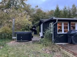Winter Coziness In Nature Home With Hot Tub