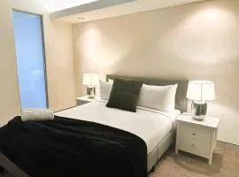 114 Panoramic River Views 2BR High Floor & Parking