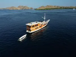Phinisi Boat Segara Private Charter