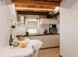 Corte Maccarini - Appartamento Zumelle, hotel em Mel