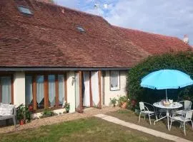 Le Poirier Perfect for 2 adults and 2 children Heated Pool and Games Room