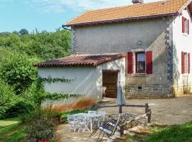 Beautiful Home In Nanteuil-En-Vallée With Wifi