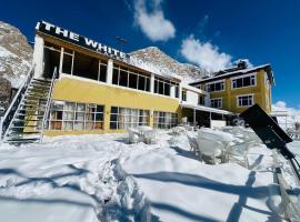 The White Mountain Stays & Cafe, Key, hotel v destinácii Kibar