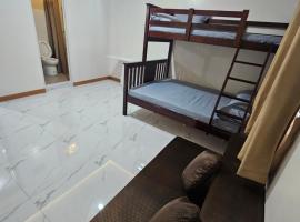 Holy Ghost Hill Transient Hostel, хотел в Багио