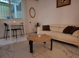 Paradise in haifa near the bahai gardens, hotelli kohteessa Haifa