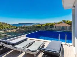 Awesome Home In Okrug Donji