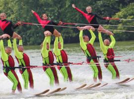 Holiday Inn Express Moline - Quad Cities Area by IHG، فندق في مولين