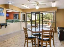 Rodeway Inn & Suites, Hotel in Lakeview