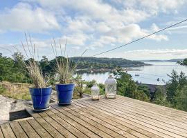 Nice Home In Vesterøy With Wifi, hotel di Rød