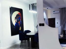 SKYKLASS Luxury home serviced apartment 24hrs Light smart tv smart home and water heater, Hotel in Lekki