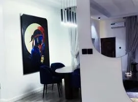 SKYKLASS Luxury home serviced apartment 24hrs Light smart tv smart home and water heater