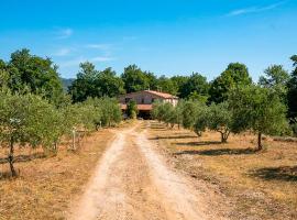 1 Bedroom Nice Apartment In Prata、Prataのホテル