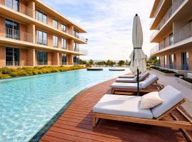 Horizon Sand Beachfront apartment - Pool View, Quarteira、Bicasのホテル