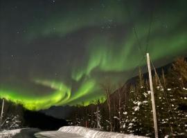 Modern Apartment in Nature Mountain Views & Peaceful Setting, hotel u gradu Oldervik