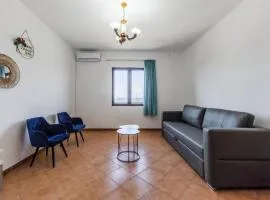 Red House 1&2 by PikHost