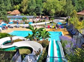 Camping APV La Pélonie, hótel í Bassillac