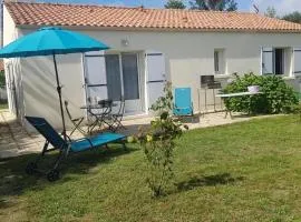 Maison accueillante à Saint-Hilaire-de-Chaléons avec jardin
