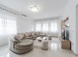 Hometown Apartment by PikHost