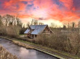 Finest Retreats - Canal Central, hotel i Ball