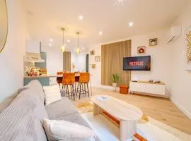 The Theater Lodge - View of the Théâtre des Variétés - Air Conditioning