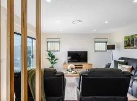 Villa Two NEW 2 Bed Bath 10 min to Airport CBD