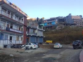 Hotel Maitri, מלון בLakhwār