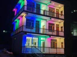 Hotel Maitri, готель у місті Lakhwār