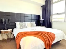 Chatswood Exeutive Condo - 2 Bedrooms 2 Bathrooms with King Bed