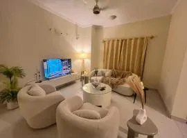 Cozy One Bedroom with Entire Villa by Oak & Linen Lofts