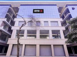 Hotel O 7 Square Hotel, hotel em Rānder