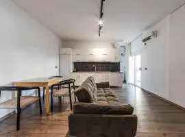 Saranda Beach Living - 1BR Apartment by PikHost