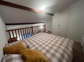 Appartement T2 en duplex, Hotel in Cazaubon