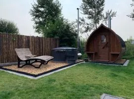 freistehendes Ferienhaus mit Sauna und Badefass