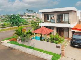 EKOSTAY - Trinity Villa, hotel di Karjat