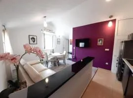 Romantic Getaway Near the Harbor