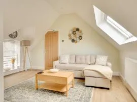 NEW Apt 3 Armatage Flats