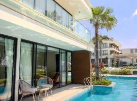 Beachfront 2BR 77 Seaview Pool Access