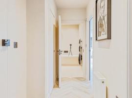 Modern 2 bedroom home with abundant natural light, hotelli kohteessa East Grinstead