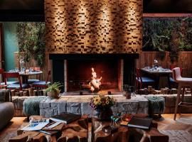 Wood Hotel โรงแรมในกรามาโด