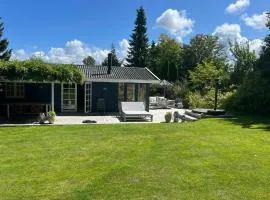 Hyggeligt Sommerhus Nær Tisvilde Strand Og Natur