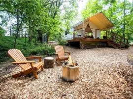 Stunning Tented Cabin with Fire Pit in Des Moines, Iowa