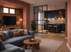 Villa with Mount Etna & Sicilian Vineyard Views, Hotel in Linera