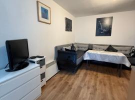 Duplex proche aéroport CDG et Paris, hotel din Sarcelles