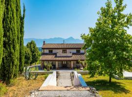 Exclusive Villa With Pool Near Caserta, hotel a Caiazzo