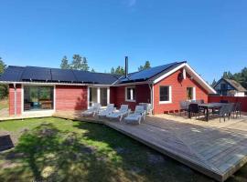 Spacious Holiday Home With Spa Forest，R&oslash;m&oslash;的有熱水按摩池的飯店