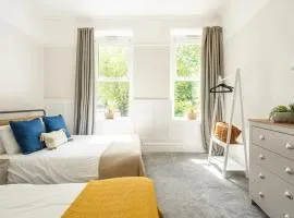 2-Bedroom Close to City Centre - Sleeps 6